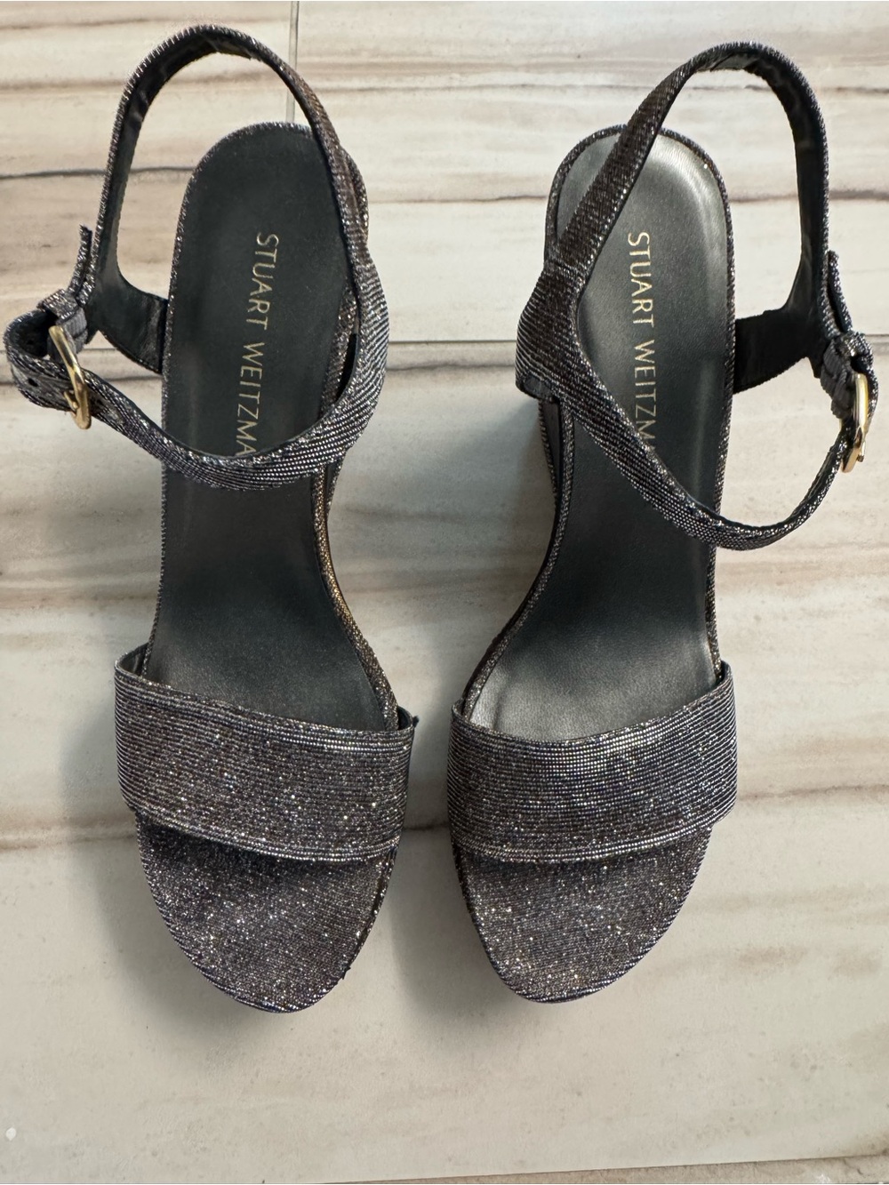 EUC STUART WEITZMAN PYRITE NOCTURN WEDGE
SZ 9.5
RARE FIND
DRESSY OR CASUAL